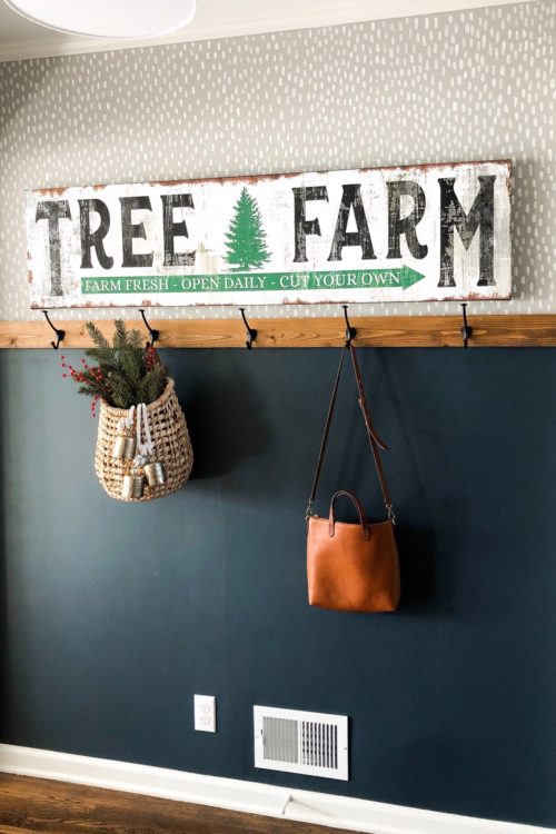 Minimal Christmas Entryway